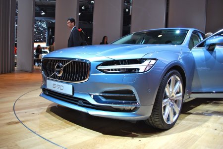 Первый взгляд на Volvo S90 2017 Первый взгляд на Volvo S90 2017