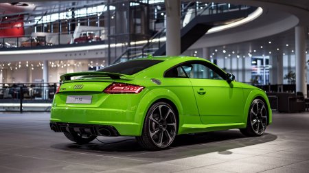 - Audi TT RS   ,  