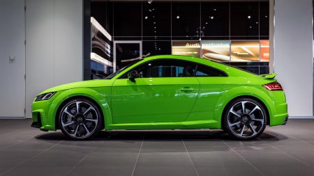 - Audi TT RS   ,  