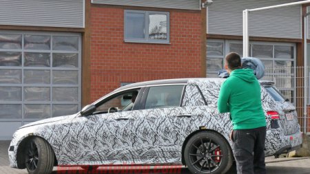 Новый Mercedes-AMG E63 оснастят полным приводом 4Matic в базовой комплектации Новый Mercedes-AMG E63 оснастят полным приводом 4Matic в базовой комплектации