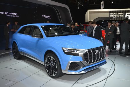 Audi Q8 2018     e-tron quattro 2015 