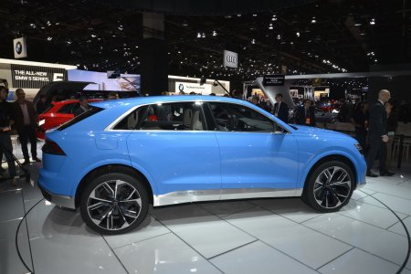 Audi Q8 2018     e-tron quattro 2015 