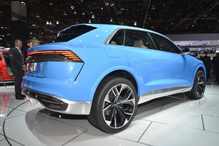 Audi Q8 2018     e-tron quattro 2015 