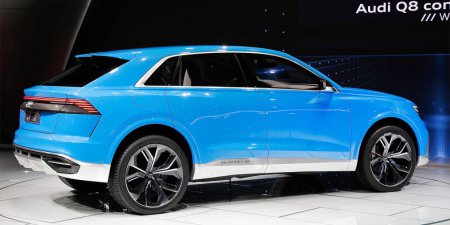  Audi Q8      V8