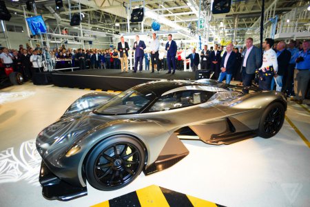  Aston Martin Valkyrie     