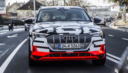 Электрокроссовер Audi e-tron проедет 400 км на полной зарядке