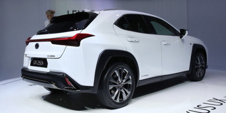 Lexus      UX