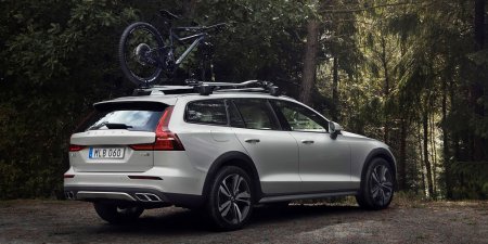   Volvo V60 Cross Country      