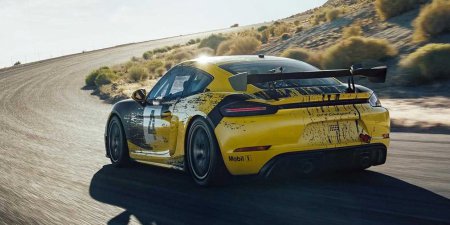   Porsche 718 GT4 Clubsport  425- 