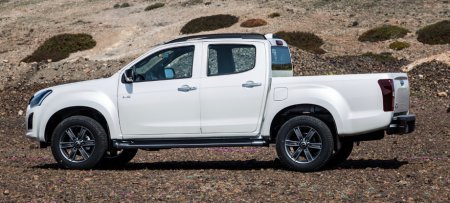  Isuzu D-Max    3,0-  