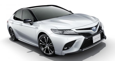 Toyota Camry    e-Four