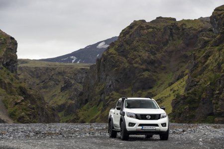  Nissan Navara AT32    