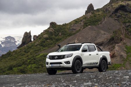  Nissan Navara AT32    