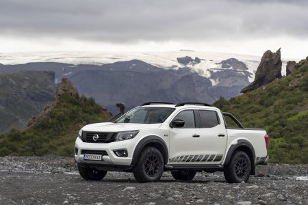  Nissan Navara AT32    