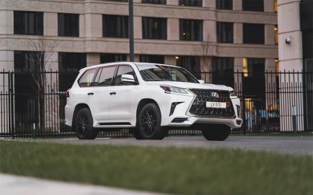      Lexus LX Black Vision