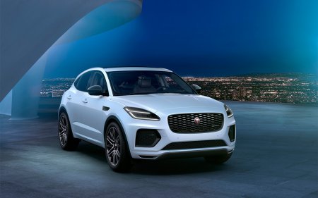   Jaguar E-Pace   R-Dynamic Black      