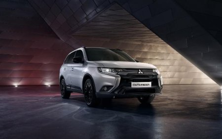 Mitsubishi Outlander Black edition      